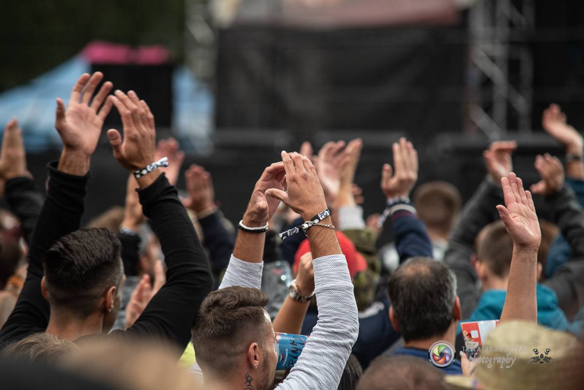 Promočený Létofest v Plzni rozpálili Kabát a Wanastowi Vjecy, Anna K. rozdávala pozitivní energii