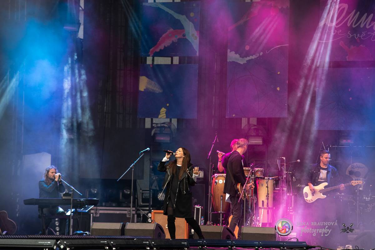 Promočený Létofest v Plzni rozpálili Kabát a Wanastowi Vjecy, Anna K. rozdávala pozitivní energii