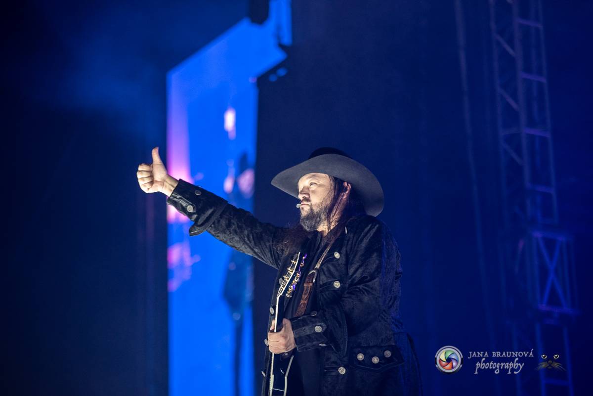 Promočený Létofest v Plzni rozpálili Kabát a Wanastowi Vjecy, Anna K. rozdávala pozitivní energii