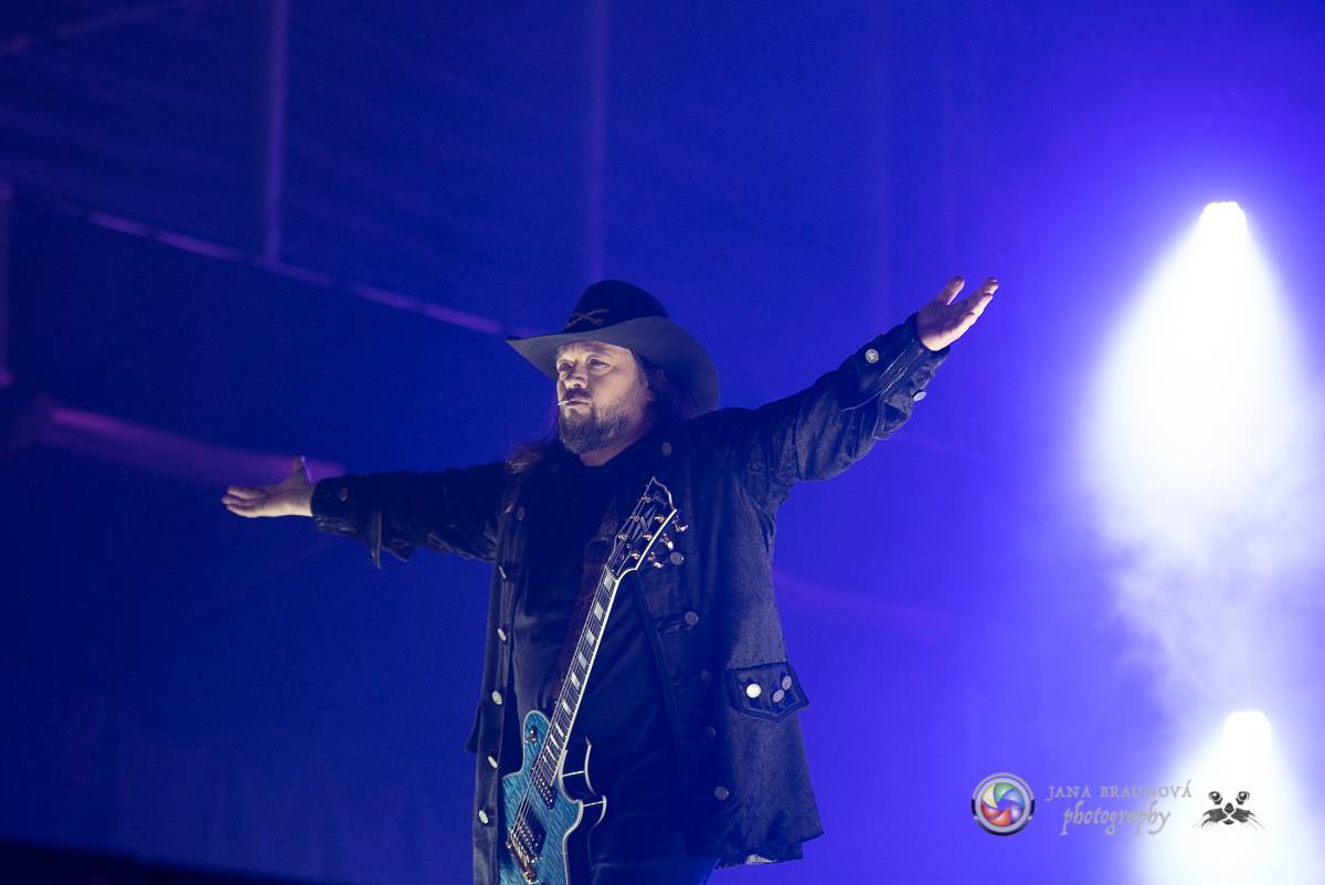 Promočený Létofest v Plzni rozpálili Kabát a Wanastowi Vjecy, Anna K. rozdávala pozitivní energii