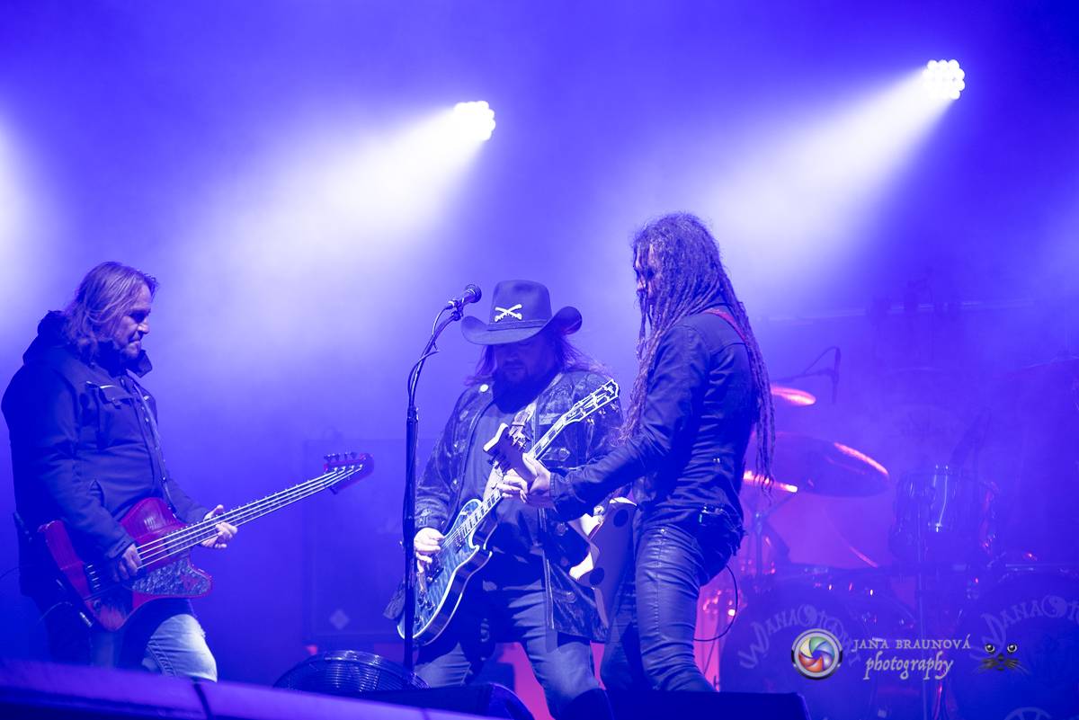 Promočený Létofest v Plzni rozpálili Kabát a Wanastowi Vjecy, Anna K. rozdávala pozitivní energii