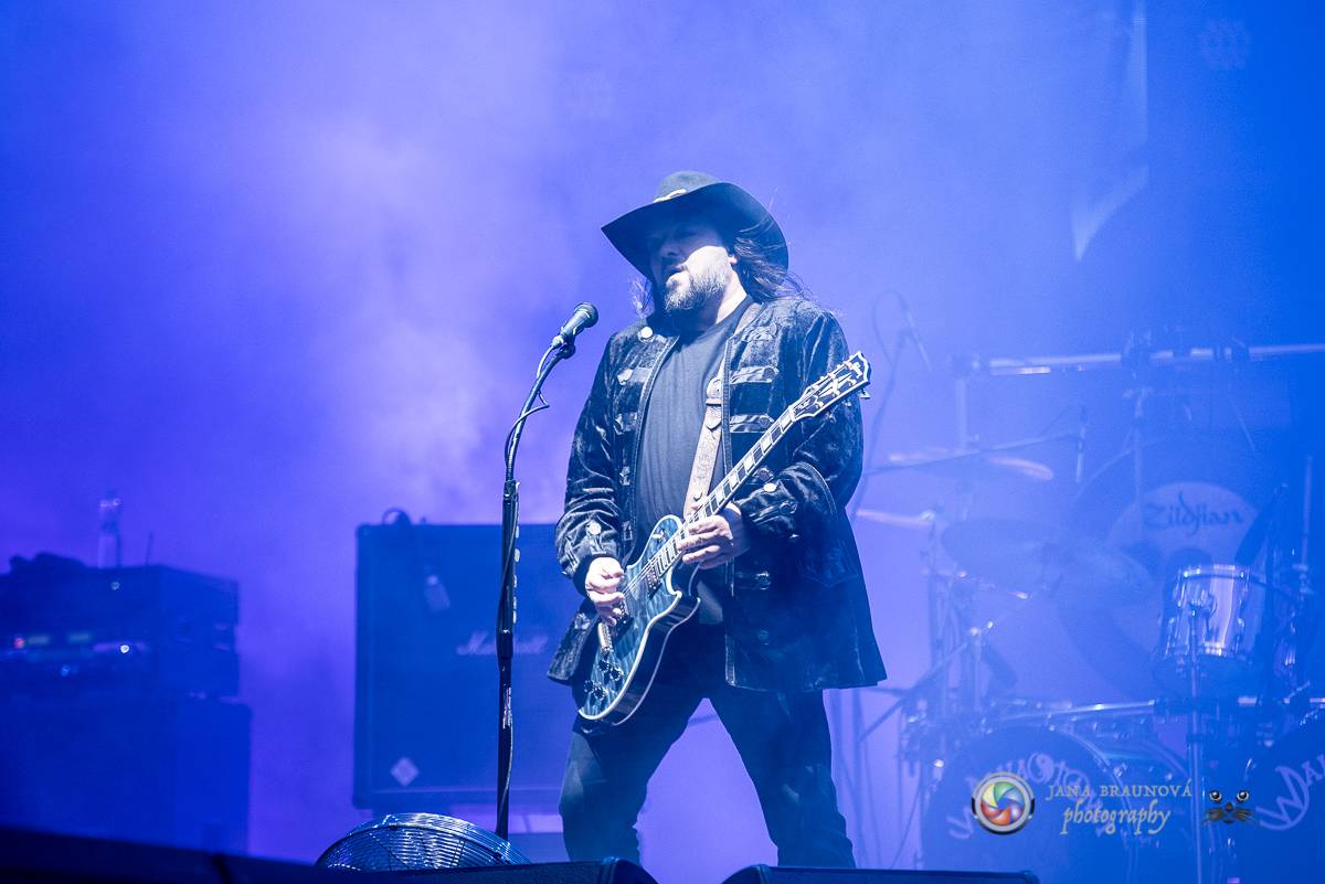 Promočený Létofest v Plzni rozpálili Kabát a Wanastowi Vjecy, Anna K. rozdávala pozitivní energii