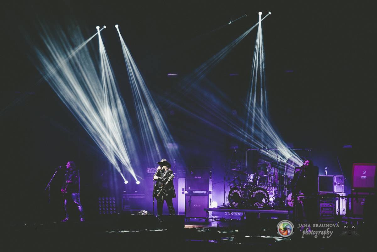 Promočený Létofest v Plzni rozpálili Kabát a Wanastowi Vjecy, Anna K. rozdávala pozitivní energii