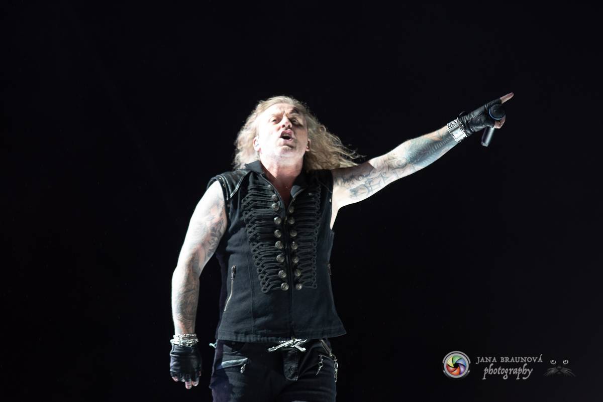 Promočený Létofest v Plzni rozpálili Kabát a Wanastowi Vjecy, Anna K. rozdávala pozitivní energii