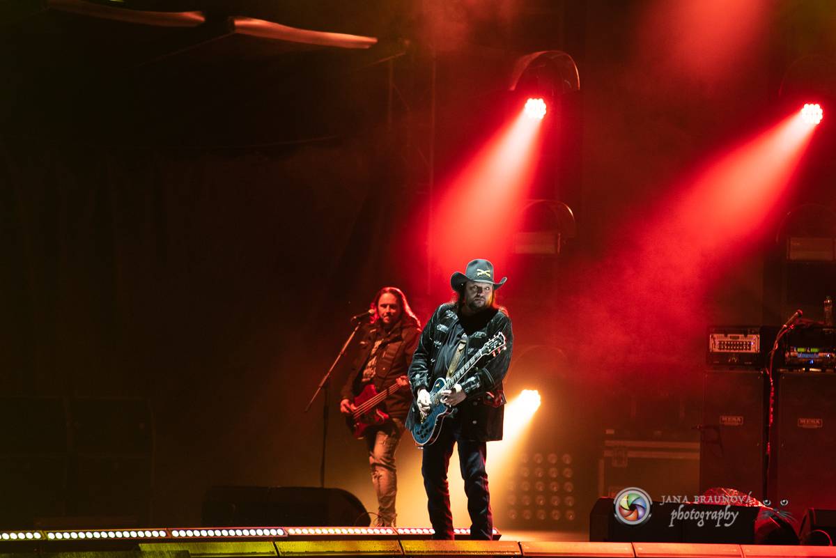 Promočený Létofest v Plzni rozpálili Kabát a Wanastowi Vjecy, Anna K. rozdávala pozitivní energii