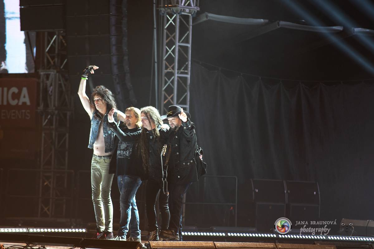 Promočený Létofest v Plzni rozpálili Kabát a Wanastowi Vjecy, Anna K. rozdávala pozitivní energii