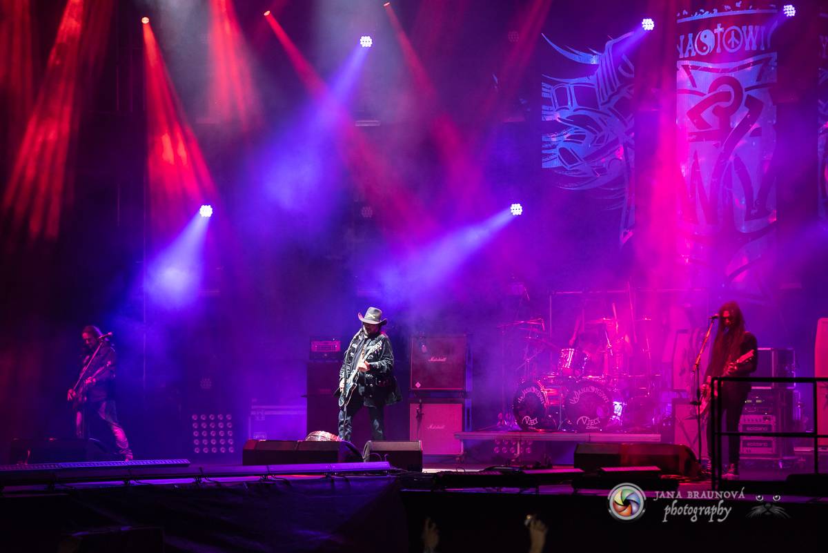 Promočený Létofest v Plzni rozpálili Kabát a Wanastowi Vjecy, Anna K. rozdávala pozitivní energii