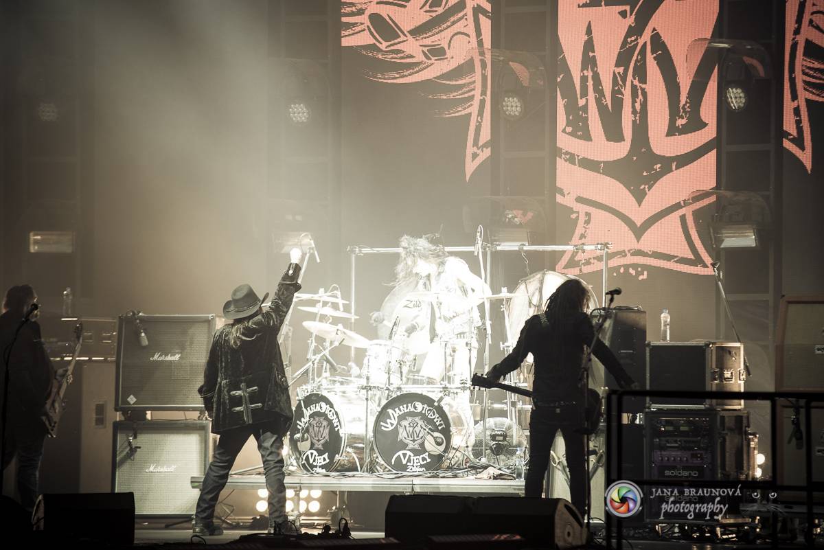 Promočený Létofest v Plzni rozpálili Kabát a Wanastowi Vjecy, Anna K. rozdávala pozitivní energii