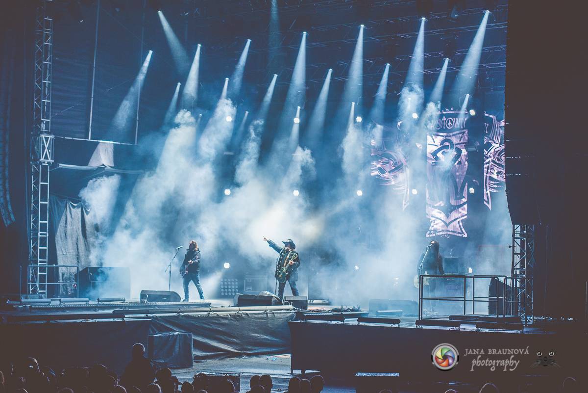 Promočený Létofest v Plzni rozpálili Kabát a Wanastowi Vjecy, Anna K. rozdávala pozitivní energii