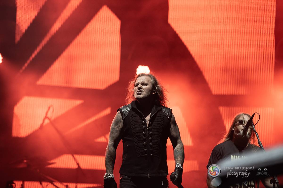 Promočený Létofest v Plzni rozpálili Kabát a Wanastowi Vjecy, Anna K. rozdávala pozitivní energii