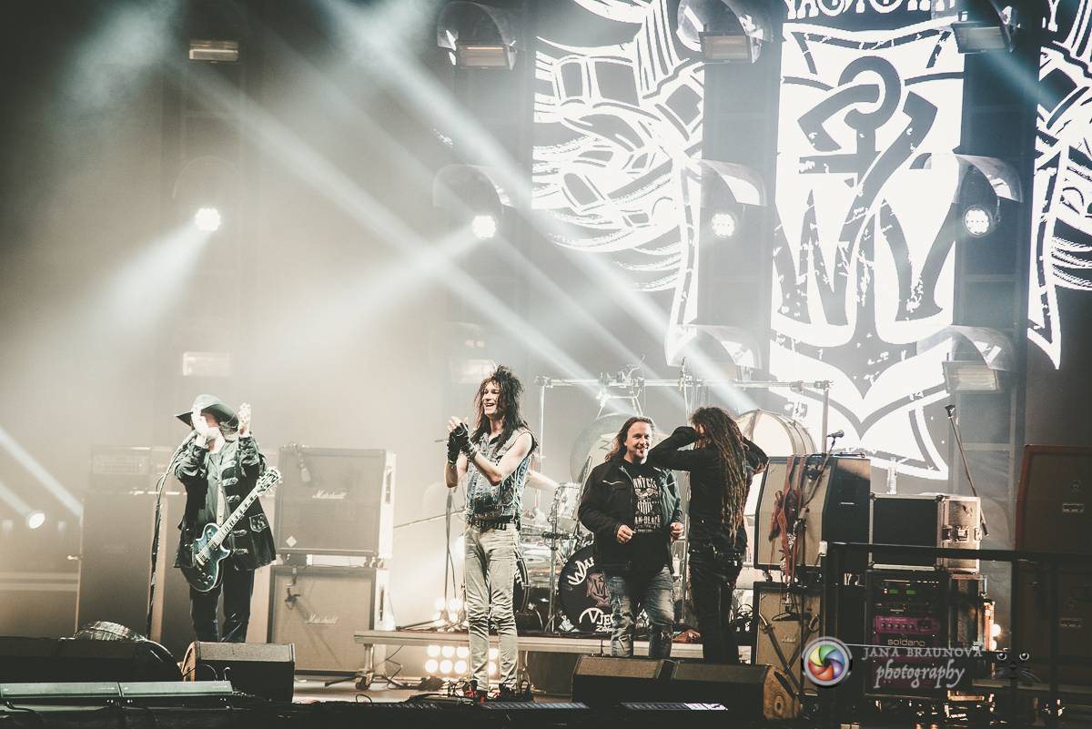 Promočený Létofest v Plzni rozpálili Kabát a Wanastowi Vjecy, Anna K. rozdávala pozitivní energii