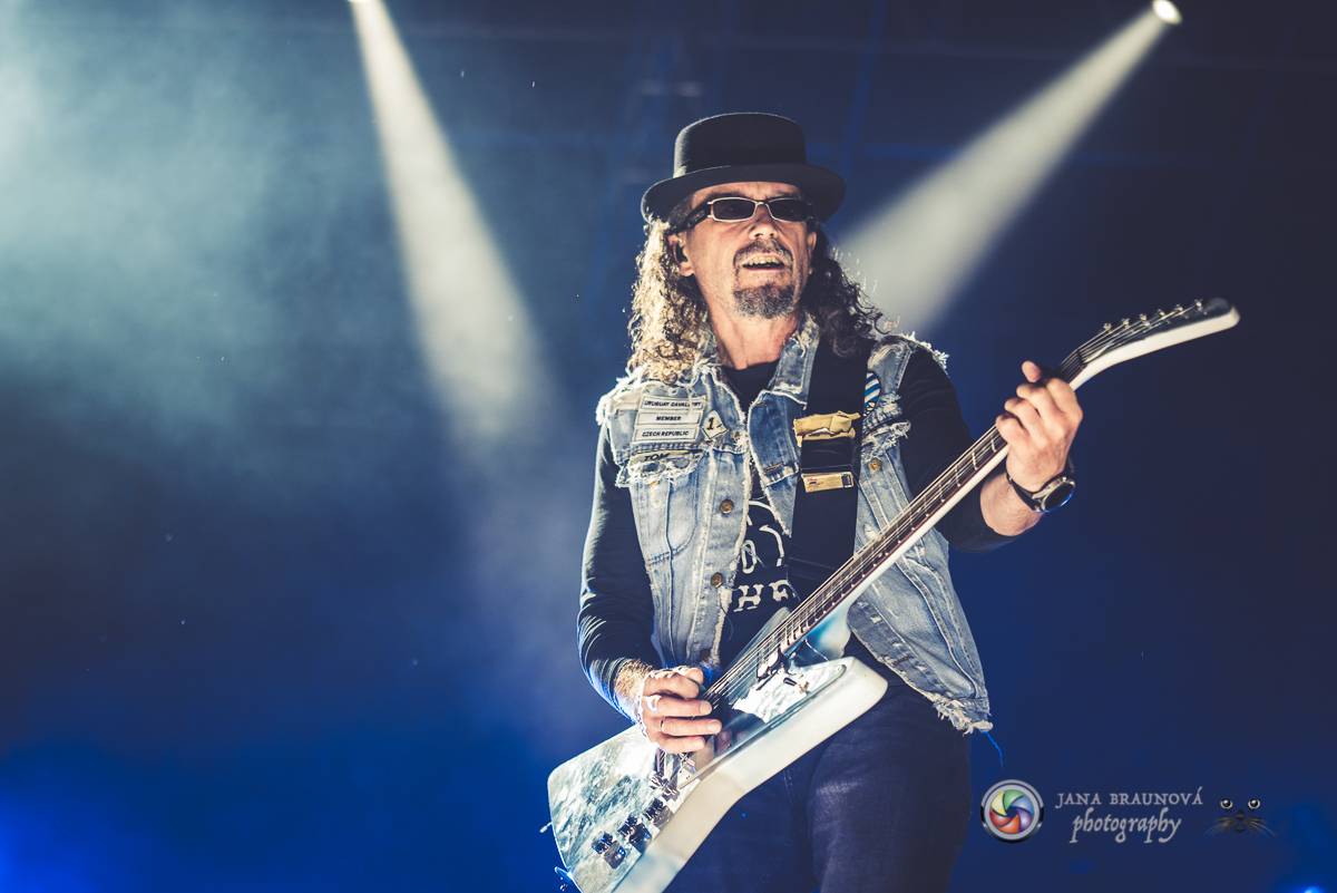 Promočený Létofest v Plzni rozpálili Kabát a Wanastowi Vjecy, Anna K. rozdávala pozitivní energii