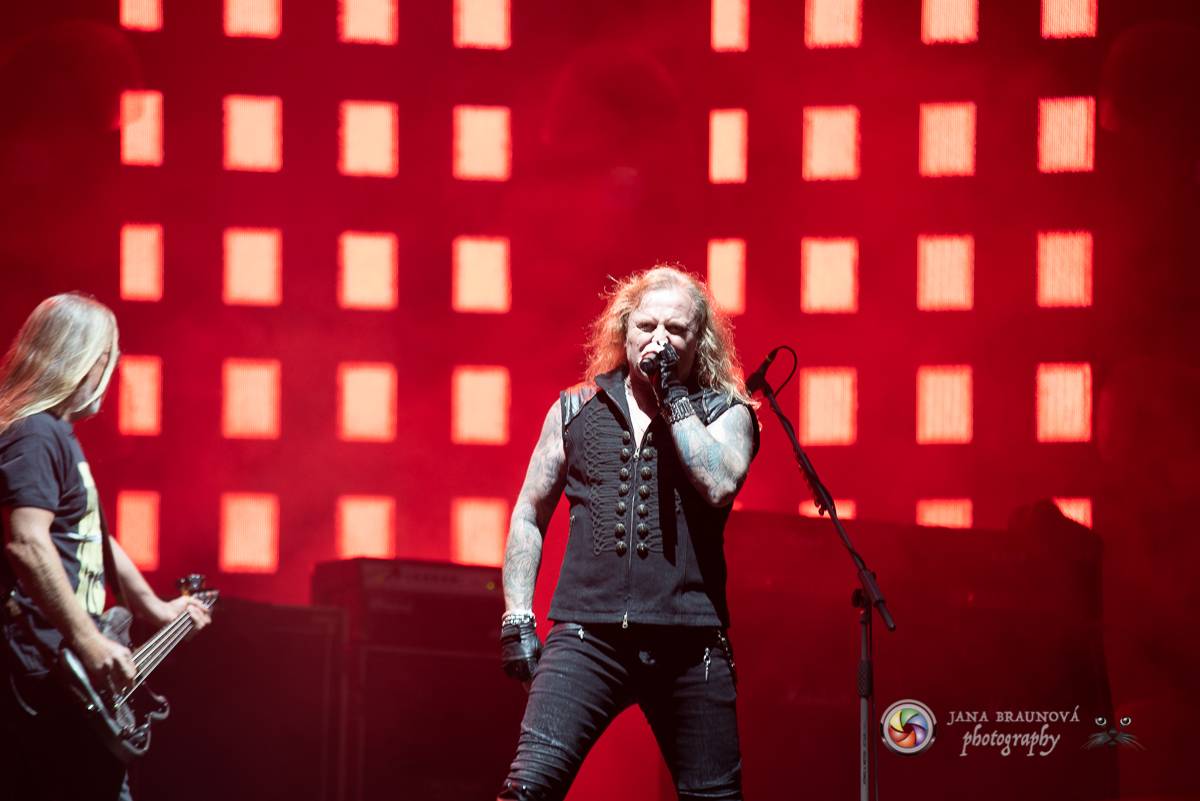Promočený Létofest v Plzni rozpálili Kabát a Wanastowi Vjecy, Anna K. rozdávala pozitivní energii