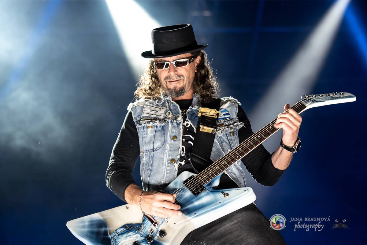 Promočený Létofest v Plzni rozpálili Kabát a Wanastowi Vjecy, Anna K. rozdávala pozitivní energii