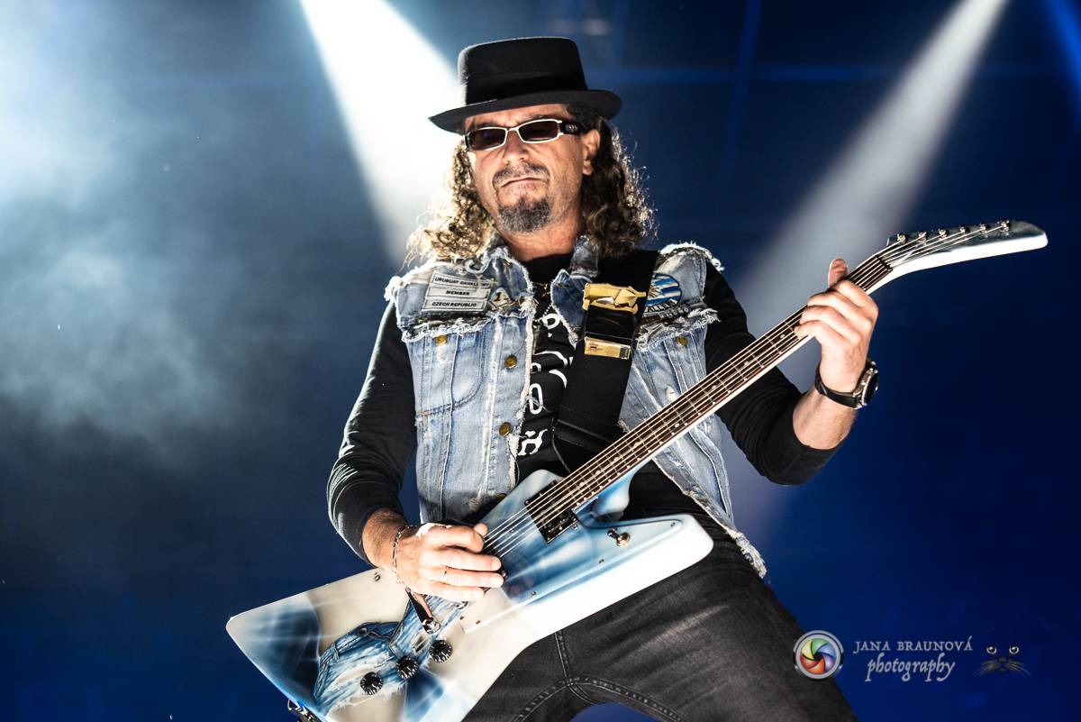 Promočený Létofest v Plzni rozpálili Kabát a Wanastowi Vjecy, Anna K. rozdávala pozitivní energii