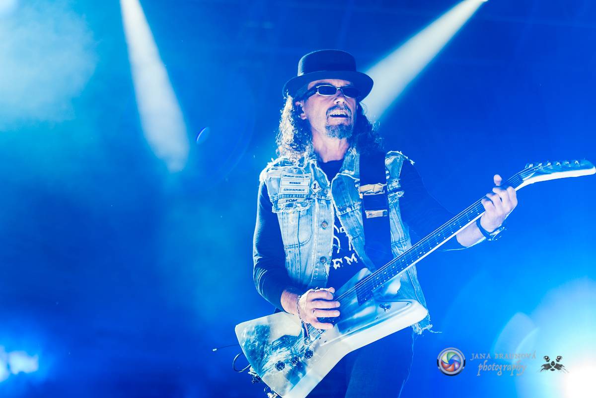 Promočený Létofest v Plzni rozpálili Kabát a Wanastowi Vjecy, Anna K. rozdávala pozitivní energii