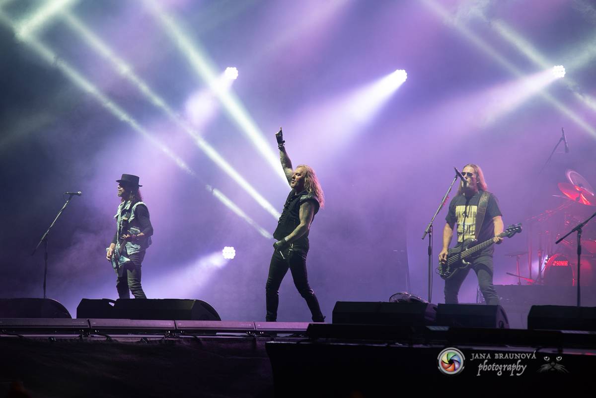 Promočený Létofest v Plzni rozpálili Kabát a Wanastowi Vjecy, Anna K. rozdávala pozitivní energii