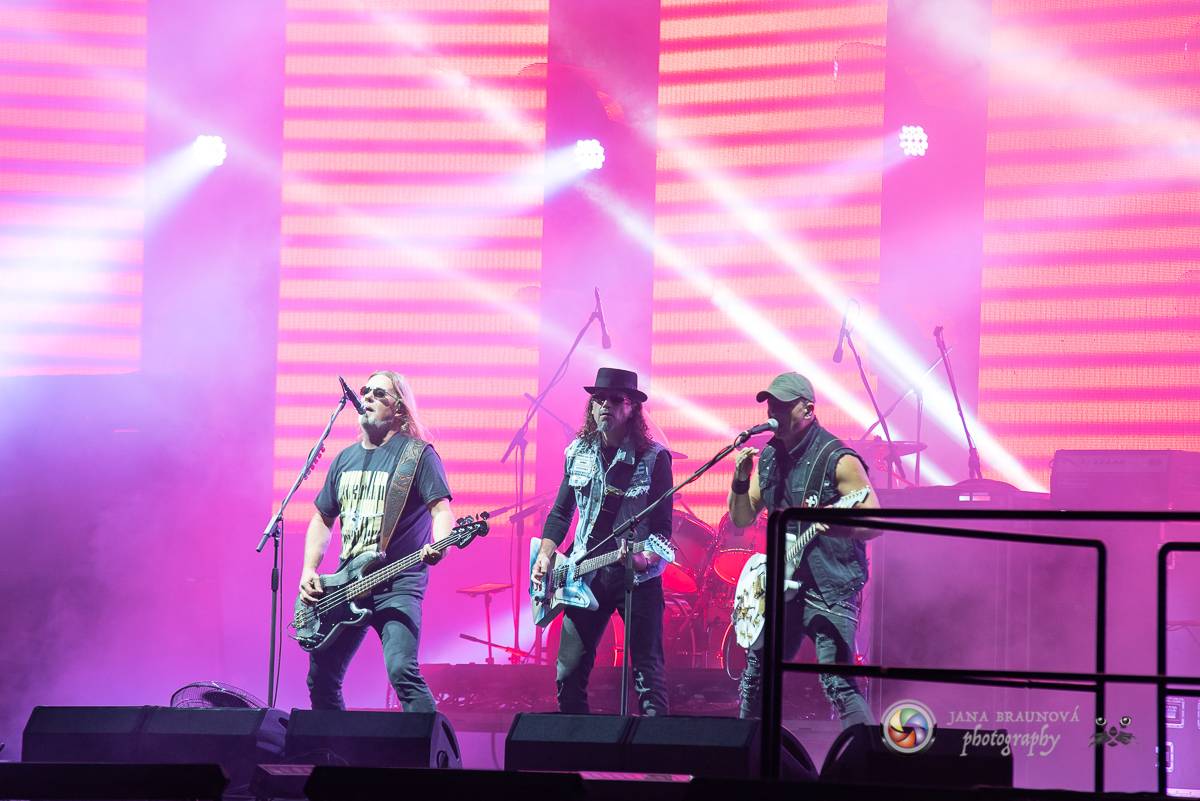 Promočený Létofest v Plzni rozpálili Kabát a Wanastowi Vjecy, Anna K. rozdávala pozitivní energii