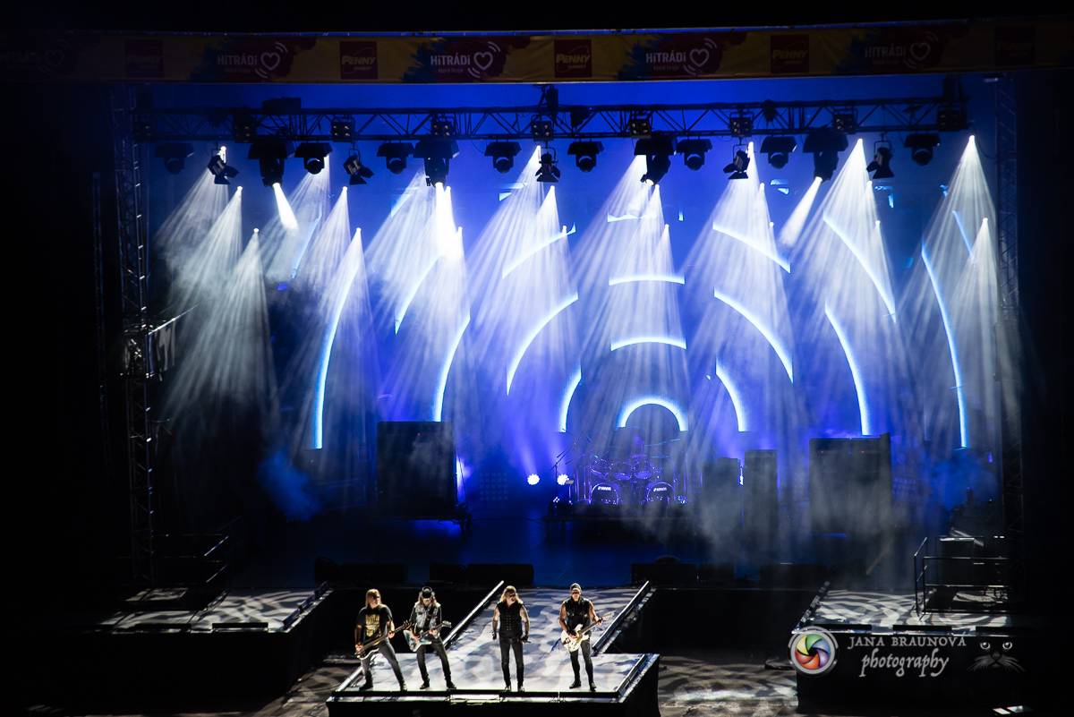 Promočený Létofest v Plzni rozpálili Kabát a Wanastowi Vjecy, Anna K. rozdávala pozitivní energii