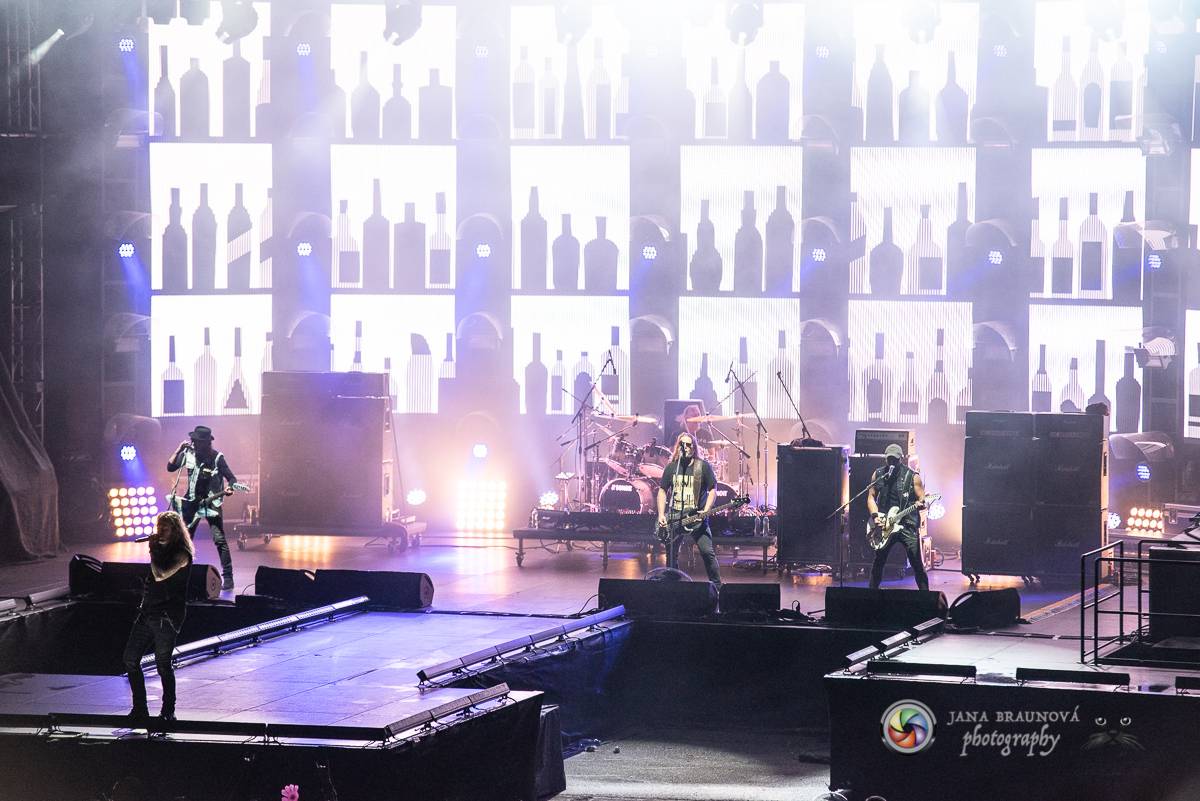 Promočený Létofest v Plzni rozpálili Kabát a Wanastowi Vjecy, Anna K. rozdávala pozitivní energii