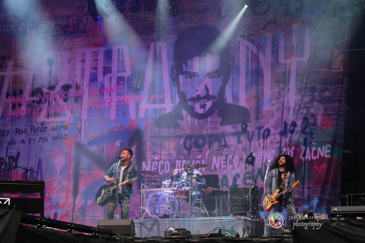 Promočený Létofest v Plzni rozpálili Kabát a Wanastowi Vjecy, Anna K. rozdávala pozitivní energii