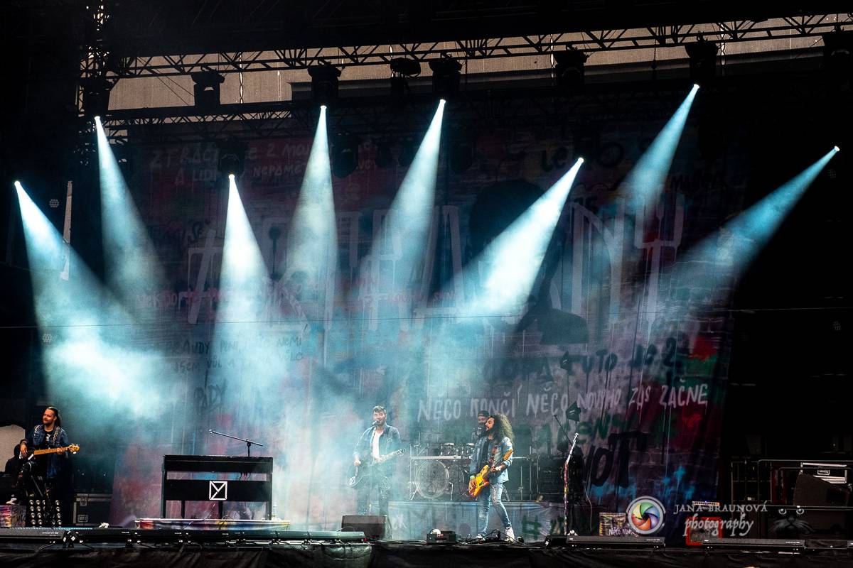 Promočený Létofest v Plzni rozpálili Kabát a Wanastowi Vjecy, Anna K. rozdávala pozitivní energii