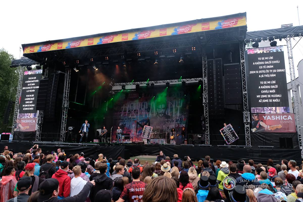 Promočený Létofest v Plzni rozpálili Kabát a Wanastowi Vjecy, Anna K. rozdávala pozitivní energii