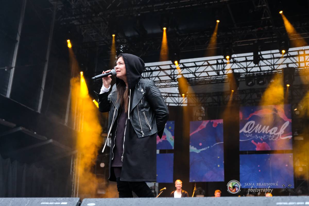 Promočený Létofest v Plzni rozpálili Kabát a Wanastowi Vjecy, Anna K. rozdávala pozitivní energii
