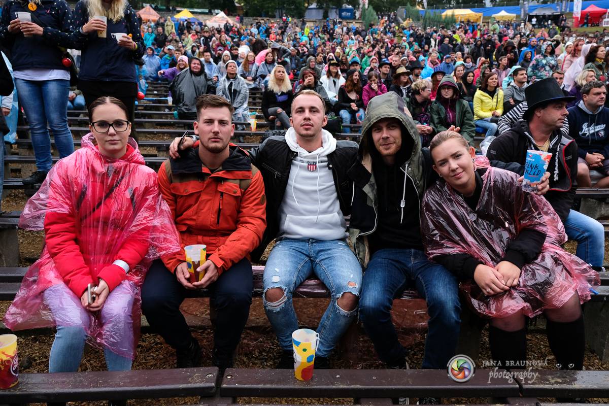 Promočený Létofest v Plzni rozpálili Kabát a Wanastowi Vjecy, Anna K. rozdávala pozitivní energii