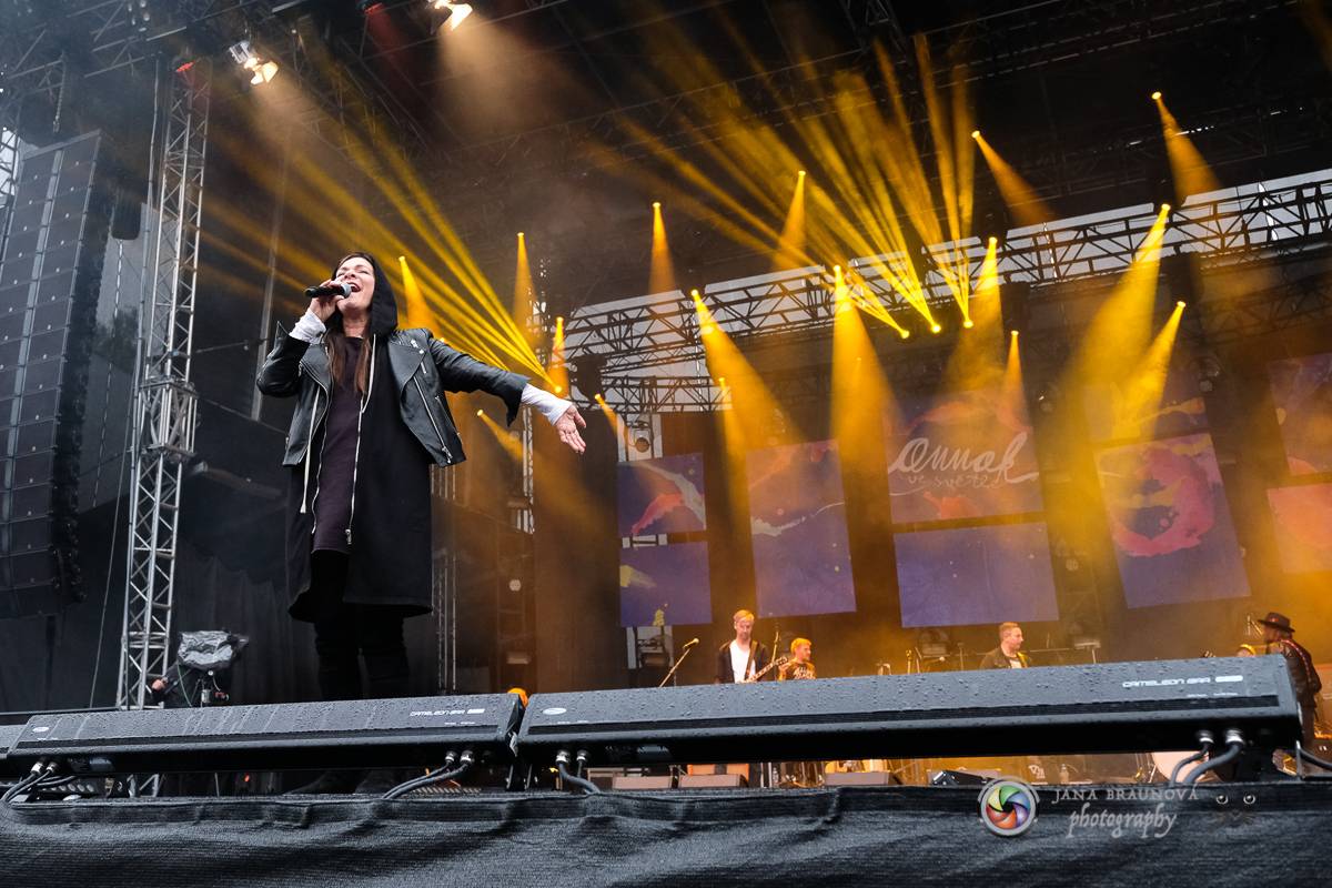 Promočený Létofest v Plzni rozpálili Kabát a Wanastowi Vjecy, Anna K. rozdávala pozitivní energii