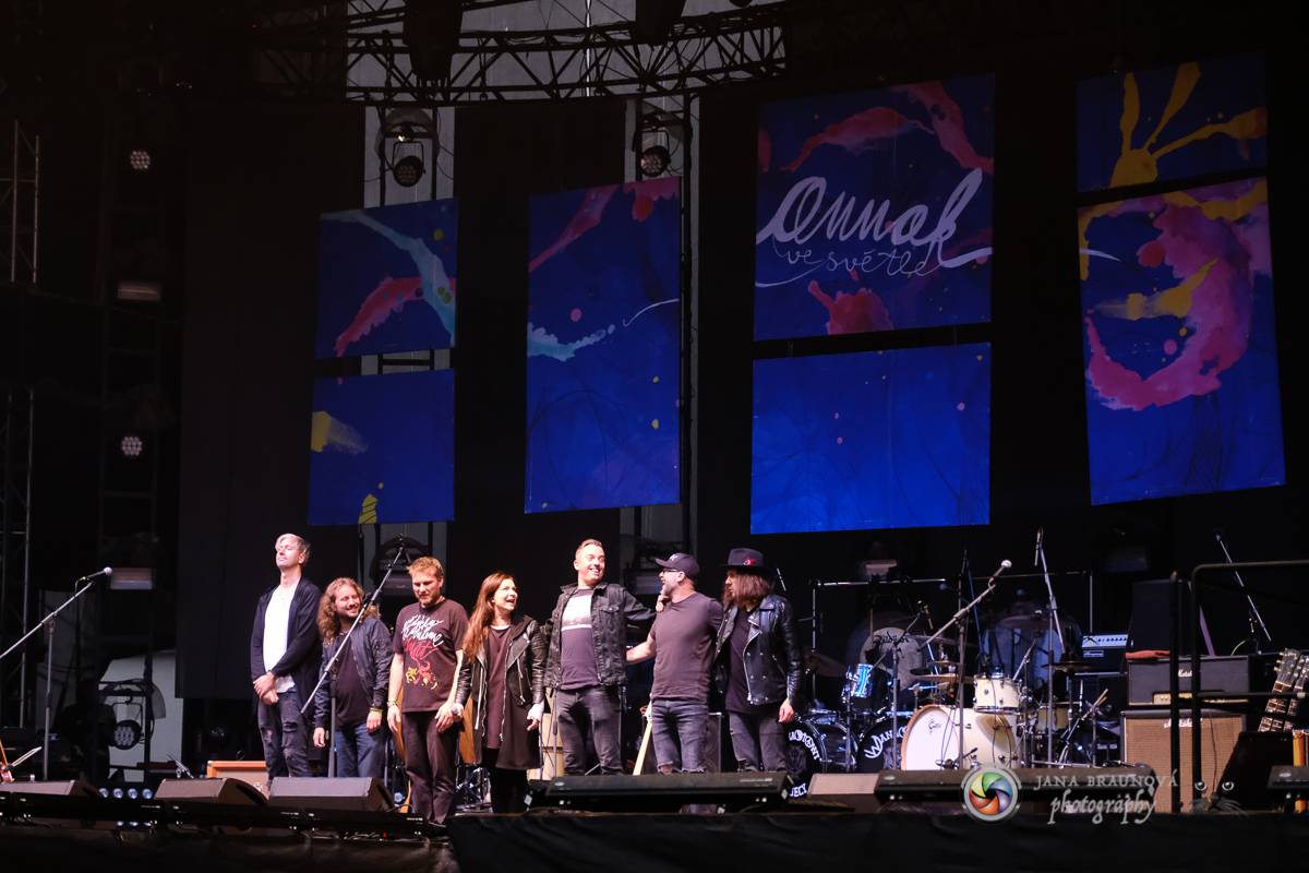 Promočený Létofest v Plzni rozpálili Kabát a Wanastowi Vjecy, Anna K. rozdávala pozitivní energii