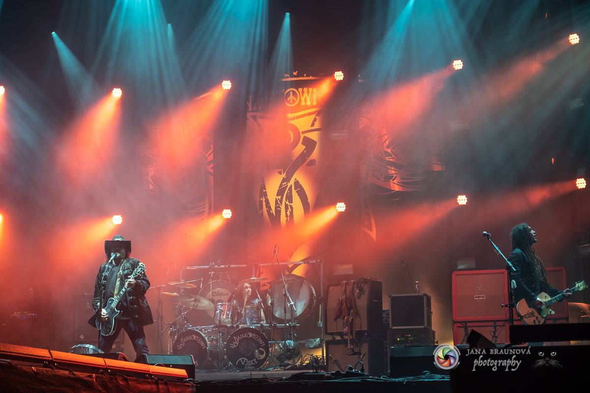 Promočený Létofest v Plzni rozpálili Kabát a Wanastowi Vjecy, Anna K. rozdávala pozitivní energii