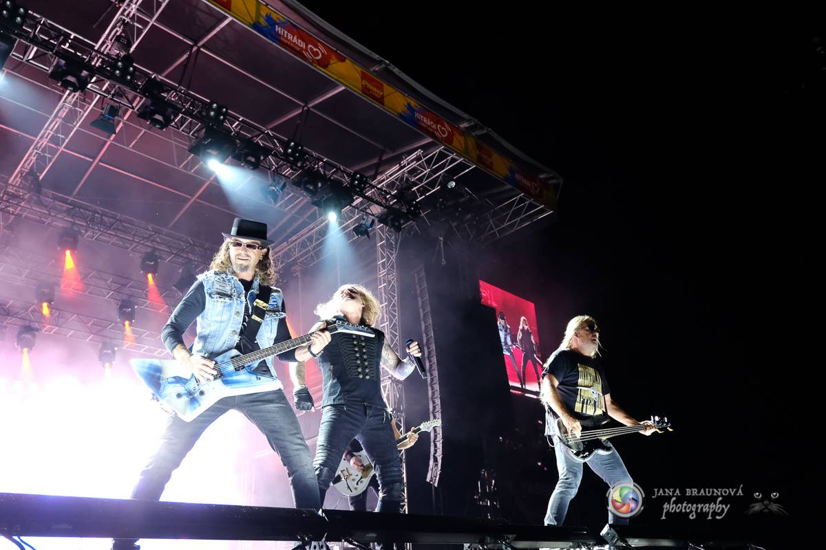 Promočený Létofest v Plzni rozpálili Kabát a Wanastowi Vjecy, Anna K. rozdávala pozitivní energii