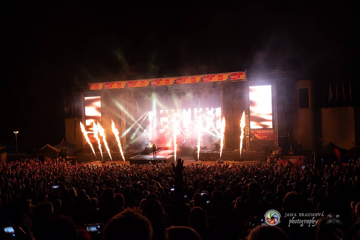 Promočený Létofest v Plzni rozpálili Kabát a Wanastowi Vjecy, Anna K. rozdávala pozitivní energii