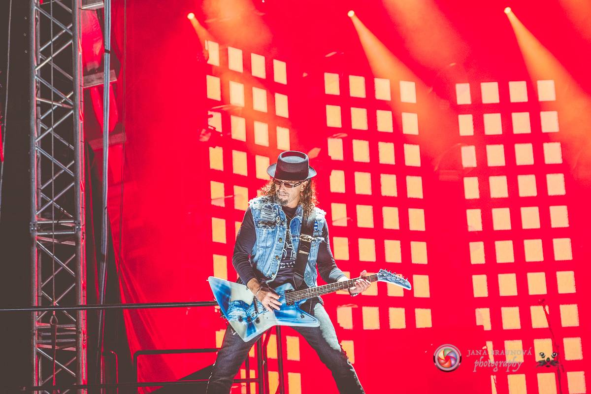 Promočený Létofest v Plzni rozpálili Kabát a Wanastowi Vjecy, Anna K. rozdávala pozitivní energii