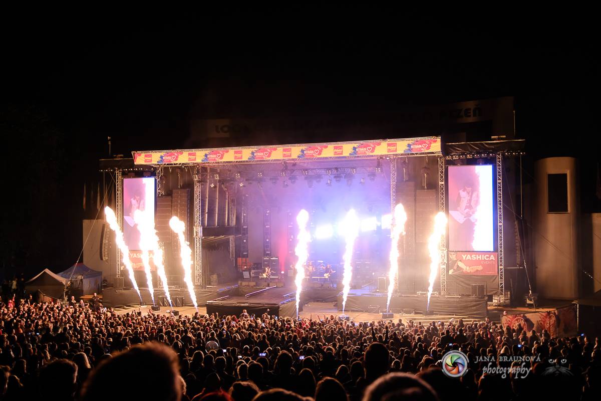 Promočený Létofest v Plzni rozpálili Kabát a Wanastowi Vjecy, Anna K. rozdávala pozitivní energii