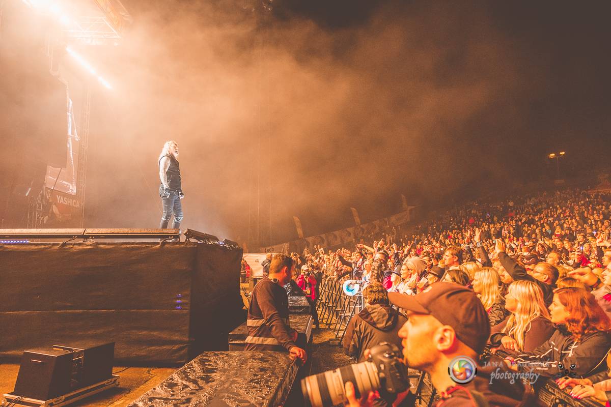 Promočený Létofest v Plzni rozpálili Kabát a Wanastowi Vjecy, Anna K. rozdávala pozitivní energii