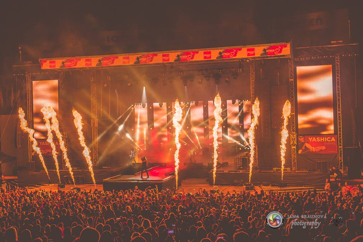 Promočený Létofest v Plzni rozpálili Kabát a Wanastowi Vjecy, Anna K. rozdávala pozitivní energii