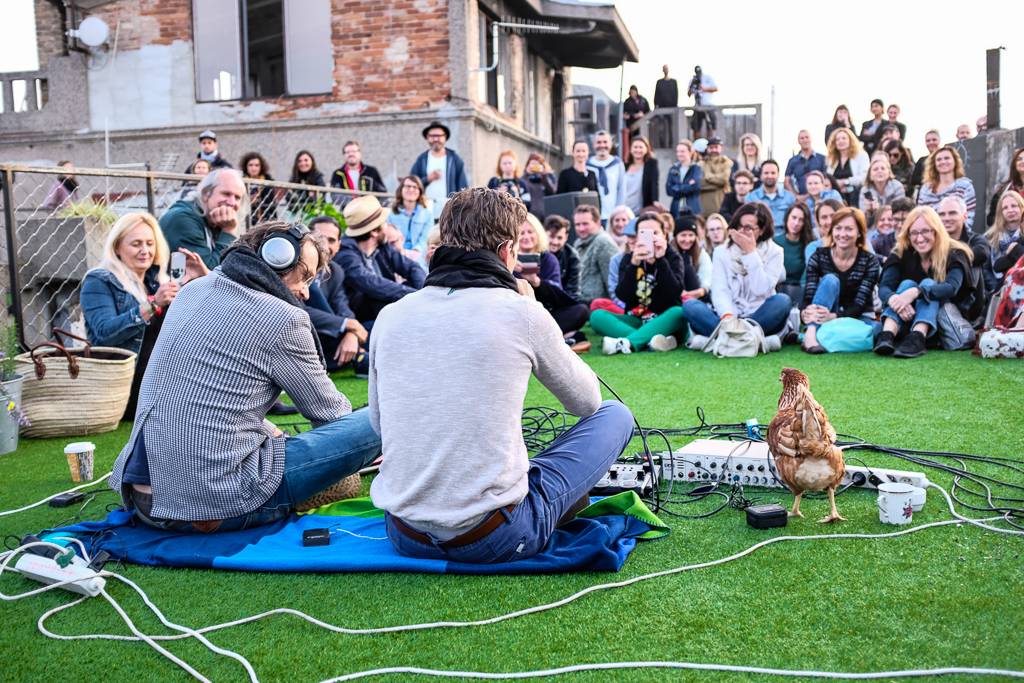 Dan Bárta a En.Dru vítali na střeše Lucerny východ slunce