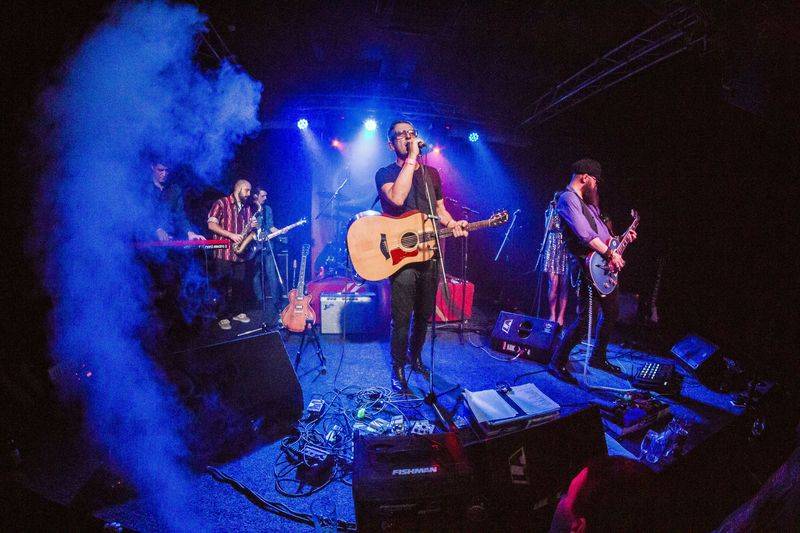 Adrian T. Bell pokřtil své nové album Navigator na lodi Cargo Gallery