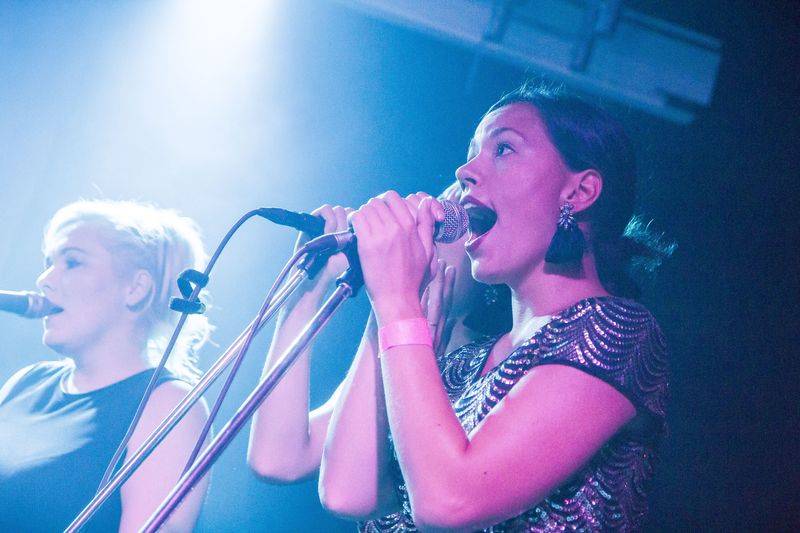 Adrian T. Bell pokřtil své nové album Navigator na lodi Cargo Gallery