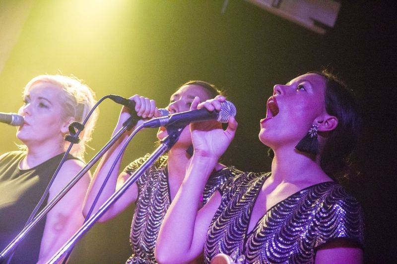 Adrian T. Bell pokřtil své nové album Navigator na lodi Cargo Gallery