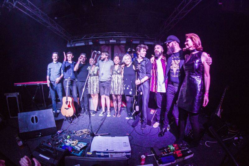 Adrian T. Bell pokřtil své nové album Navigator na lodi Cargo Gallery