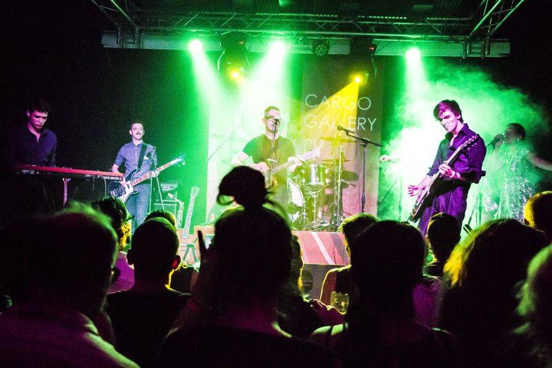 Adrian T. Bell pokřtil své nové album Navigator na lodi Cargo Gallery