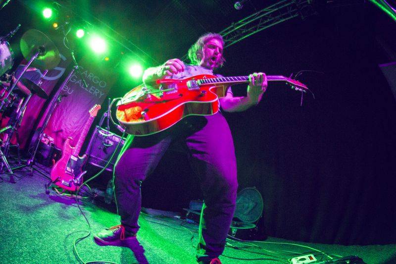 Mucha na vlně femipunku roztancovala celou loď Cargo Gallery