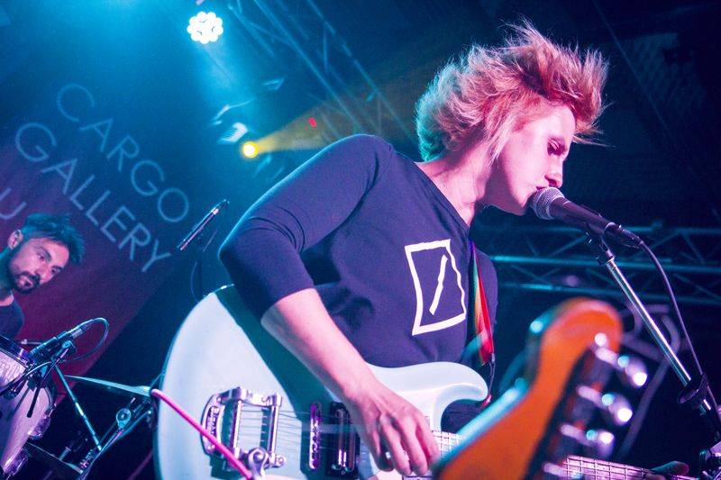 Mucha na vlně femipunku roztancovala celou loď Cargo Gallery