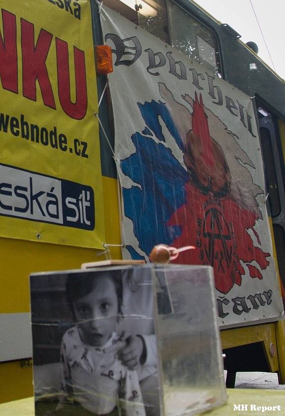 Plzní jezdila punková tramvaj: S.A.S. hráli pro nemocnou Kačenku