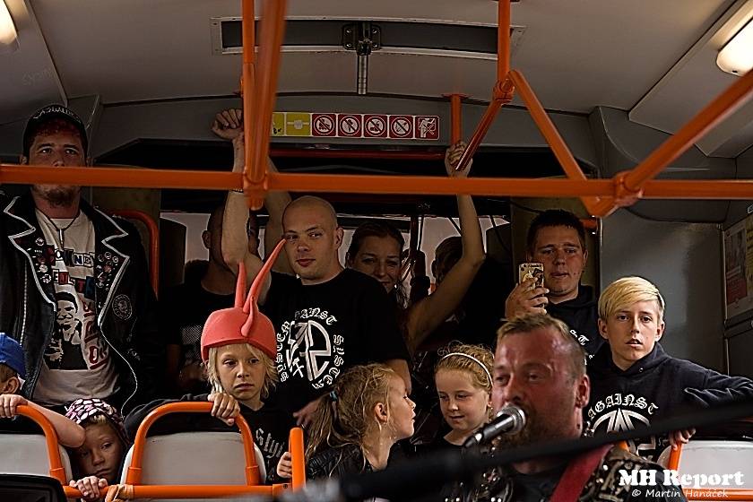 Plzní jezdila punková tramvaj: S.A.S. hráli pro nemocnou Kačenku