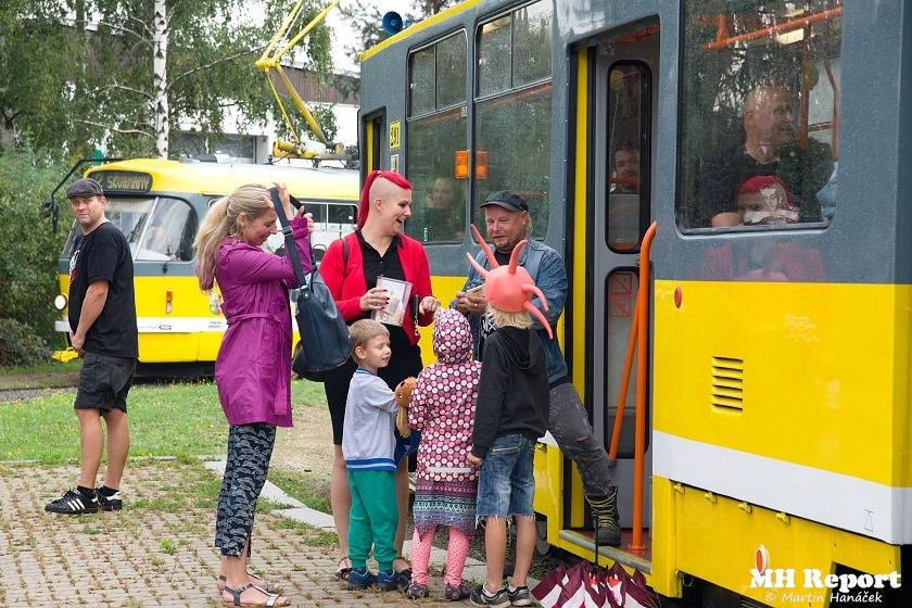 Plzní jezdila punková tramvaj: S.A.S. hráli pro nemocnou Kačenku