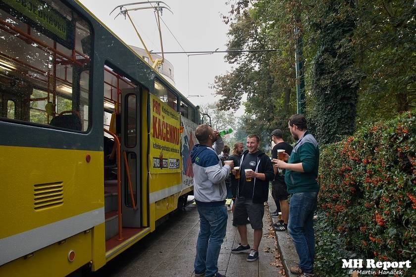 Plzní jezdila punková tramvaj: S.A.S. hráli pro nemocnou Kačenku